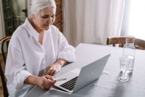 Retraité, puis-je toucher la prime d’activité ?