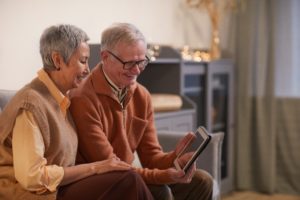 Prime d’activité pour les retraités vivant en couple 